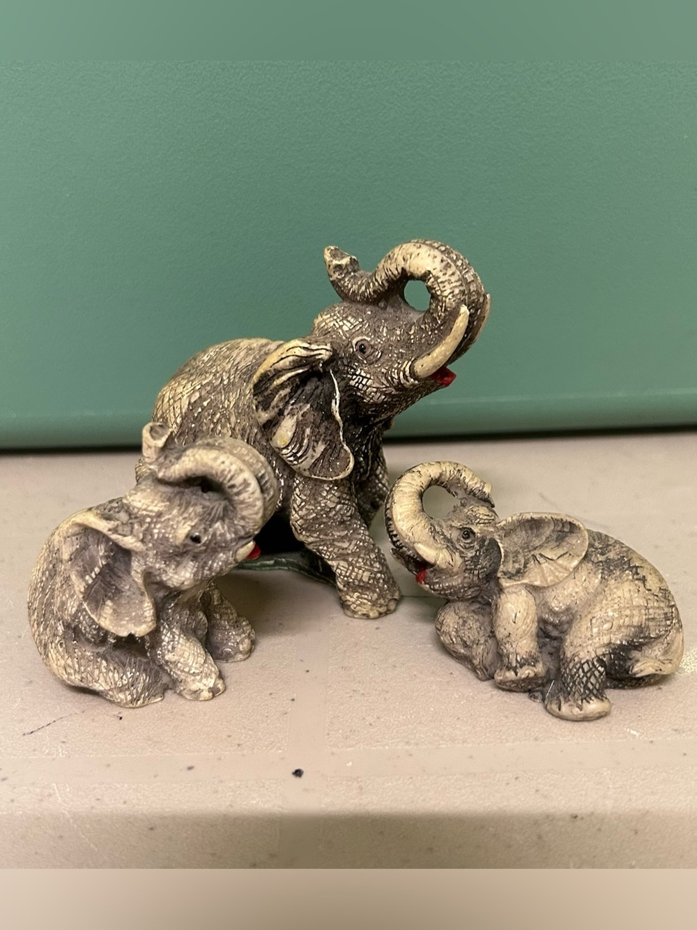 Vintage Resin Elephant Family Trio Figurine - Made in Taiwan 3"